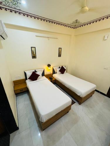 a room with two beds in a room at Jai hari vilas in Jodhpur