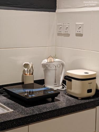 a kitchen counter with a slow cooker and a toaster at Houno By Bremo ITCC Plum in Penampang