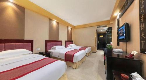 Postel nebo postele na pokoji v ubytování Dengfeng Chanwu Hotel