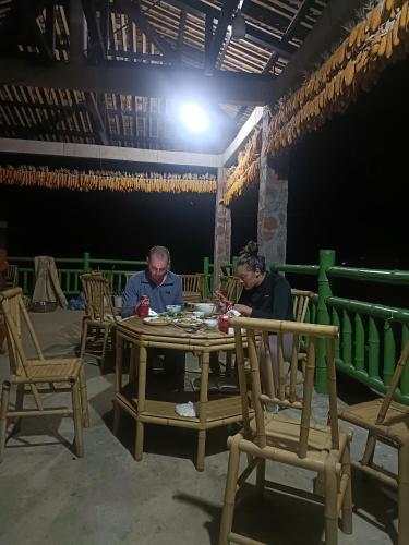 Επισκέπτες που μένουν στο Điệp HOMESTAY Bản Giốc