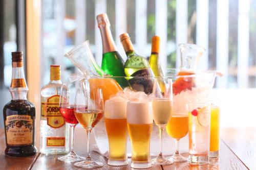 a group of glasses of beer and bottles of wine at Nasu Ichiya Hotel in Nasu