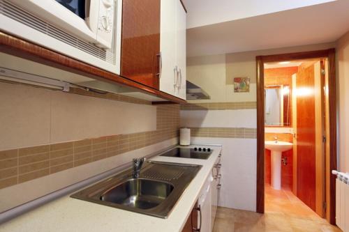 a kitchen with a sink and a counter top at Apartamentos Hervasypunto in Hervás
