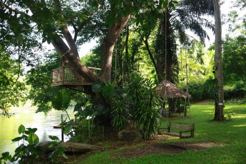 Κήπος έξω από το Kenaray Farmstay riverside