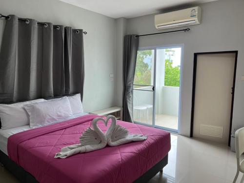 Postel nebo postele na pokoji v ubytování Papangkorn House