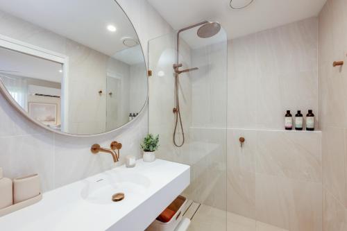 Ένα μπάνιο στο Urban Getaway Bargara Central