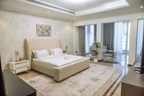 Luxury Palm Villa with direct private beach access photo 2