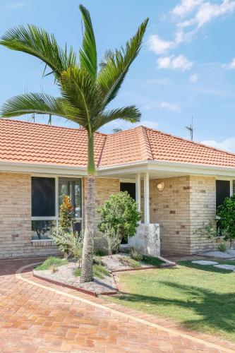 Κήπος έξω από το Urban Getaway Bargara Central