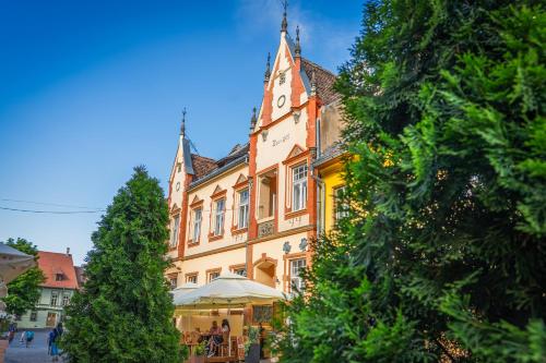 a large building with a clock tower on top of it at An der Holztreppe in Sighişoara