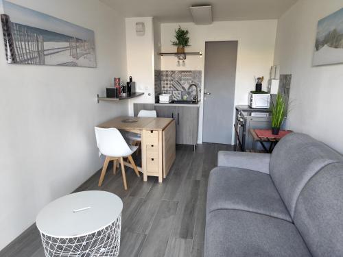 Studio avec terrasse 50 m de la mer