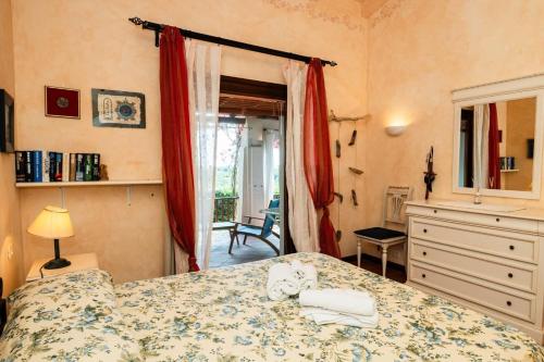 a bedroom with a bed and a door to a patio at Villa Rosa - Piscina privata in Stintino