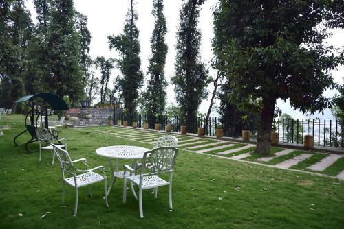 Zahrada ubytování The Fern Hillside Resort Bhimtal