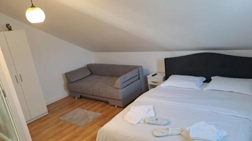Postel nebo postele na pokoji v ubytování Casa Cristiana Moisei