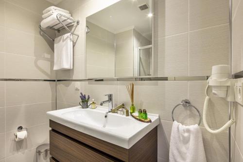 Kamar mandi di Hotel Rio
