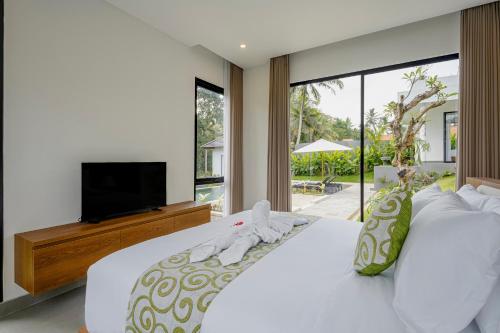 เตียงในห้องที่ September Ends Villa Ubud