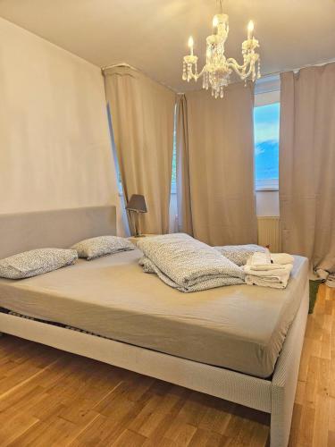 Postel nebo postele na pokoji v ubytování Innsbruck City View Apartment with 2 Bedrooms