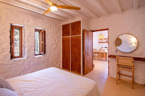 Кровать или кровати в номере Agnanti Mountain & Sea Hideaway