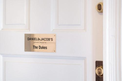 Сертификат, награда, вывеска или другой документ, выставленный в The Dukes apartment by Daniel&Jacob's