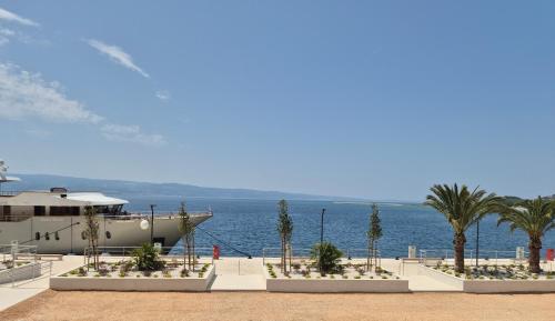 AP BONACA Sea front View