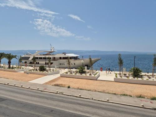 AP BONACA Sea front View
