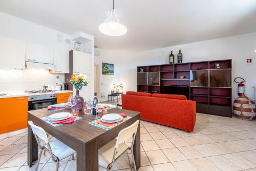a kitchen and living room with a table and chairs at Casa Vacanze Alessandro 1 in Greve in Chianti