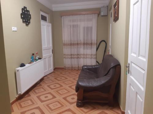 a room with a black chair in a room at Едик хаус in Chakvi