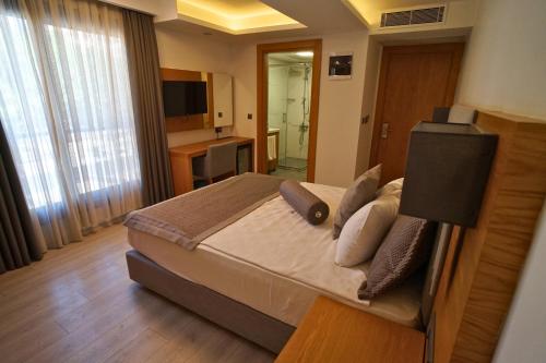 Gallery image of Ruwais Hotel in Cesme
