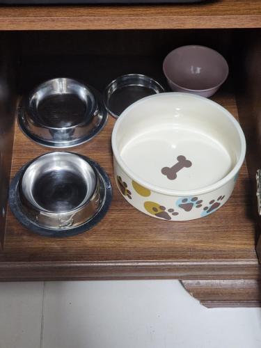 a bowl and bowls on a wooden shelf in a kitchen at Happy place near Zvezdarska Forest in Zvezdara