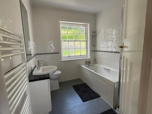 Ένα μπάνιο στο Benarth Lodge uniquely situated hideaway in Conwy