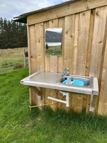 Фотография из галереи sterlochy cabin off grid в городе Лохкаррон
