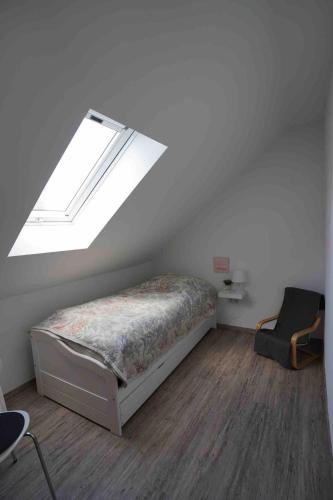 a bedroom with a bed and a skylight at Bella Casa am Rhein in Bad Honnef am Rhein