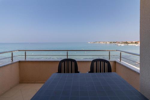 NEW! Beachfront apartment with seaview - TA Leut Agency