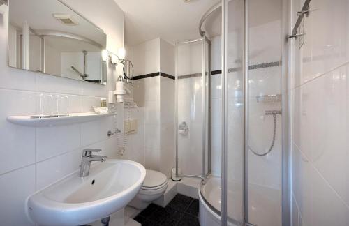 Bilik mandi di Hotel Steinhuder Hof