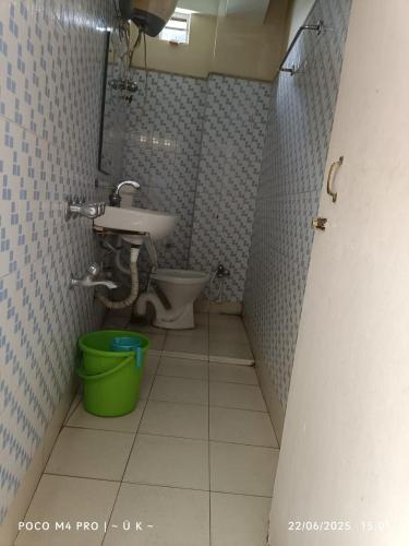 Bilik mandi di Hotel Niladri Plaza