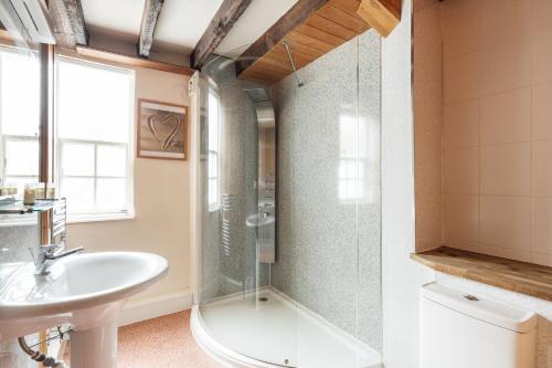 Et badeværelse på Starfish Cottage