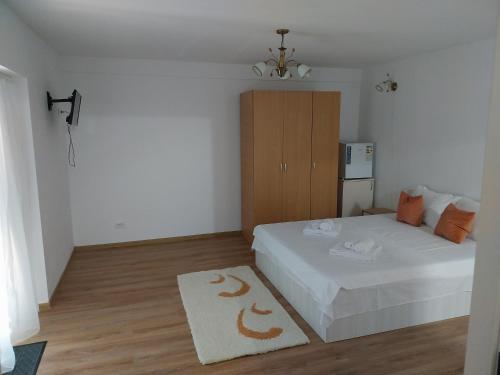 Ένα ή περισσότερα κρεβάτια σε δωμάτιο στο Apartament Dany&Diana