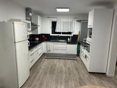 Dapur atau dapur kecil di 150 m2 house in Bezons