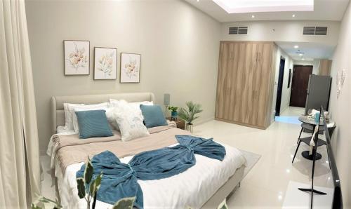 Luxury Studio Pool & Gym Access in Dubai Sports City