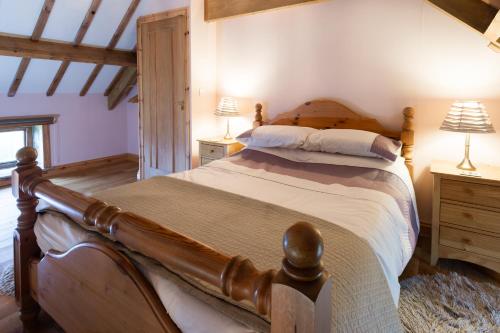 Postel nebo postele na pokoji v ubytování Spangle Cottage, Borrowby Farm Cottages