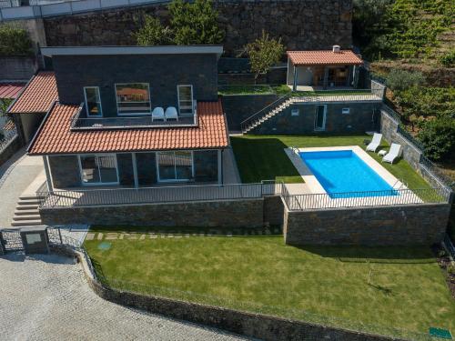an aerial view of a house with a swimming pool at Villa Julieta in Ferreiros de Avões