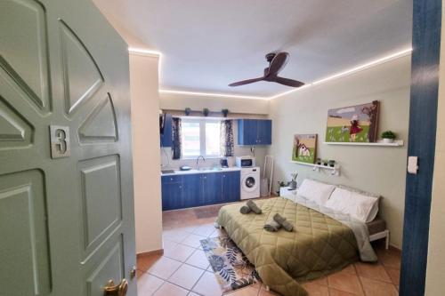 Pavlina Artistic Βeauty 33sqm metro 7'