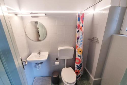 Pavlina Artistic Βeauty 33sqm metro 7'