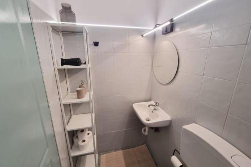 Pavlina Artistic Βeauty 33sqm metro 7'