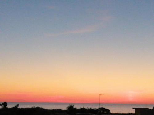 a sunset over the ocean with the sky at Il blu di Marilù in Torrenova