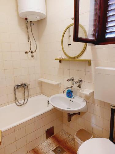 Ένα μπάνιο στο Apartmani Antula