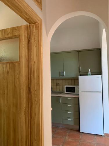Kuchyň nebo kuchyňský kout v ubytování AMPELIA KYTHIRA