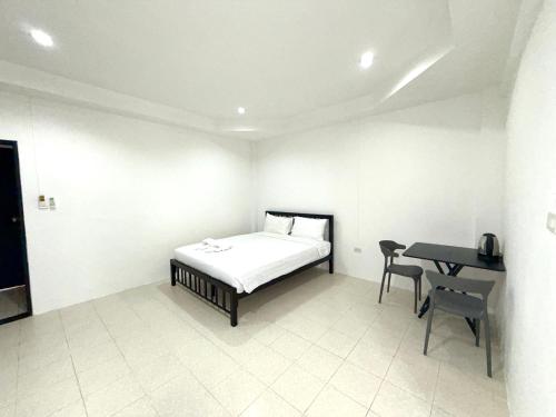 Postel nebo postele na pokoji v ubytování Patong Canal Villa 104