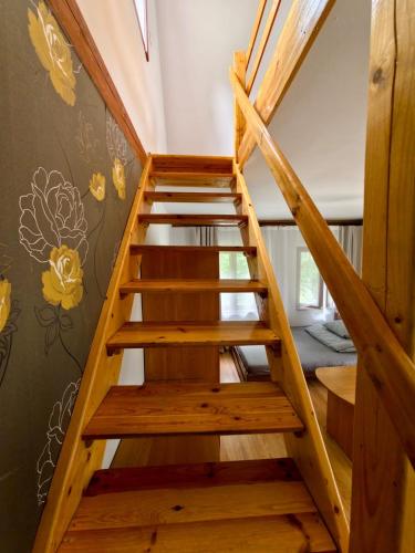 Palanda nebo palandy na pokoji v ubytování Pod kogutkiem