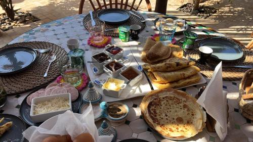 a table with food on top of it at Villa'S in Zaouiet Bouzarktoune