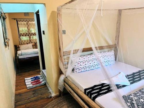 Postel nebo postele na pokoji v ubytování Arusha Jua Eco Home- on coffee farm