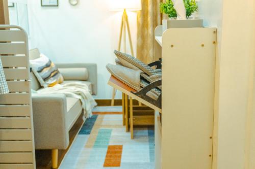 Posezení v ubytování Consider It Yours - Stay Cozy with City Views